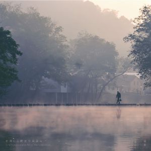 国产美女张开腿漏尿口桶100%
