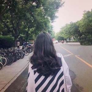 国产美女张开腿漏尿口桶100%
